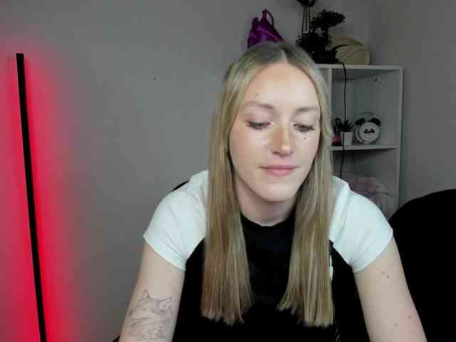 EvelynBlond26