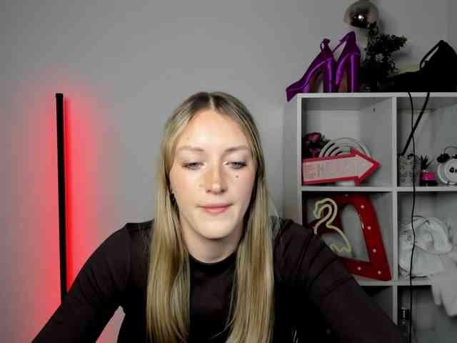 EvelynBlond26