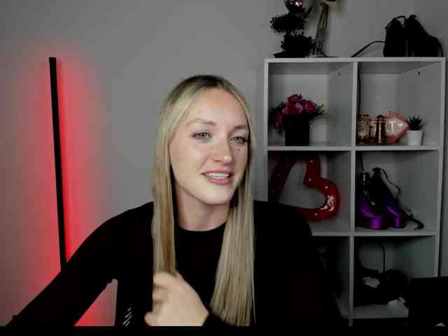 EvelynBlond26