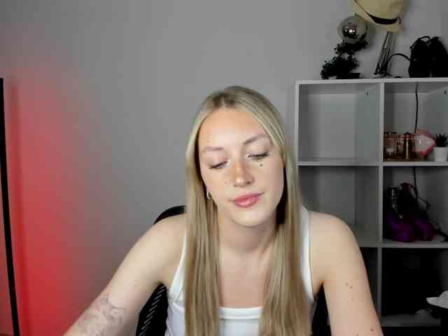 Model: EvelynBlond26