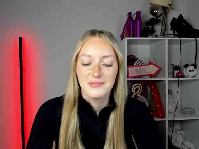EvelynBlond26