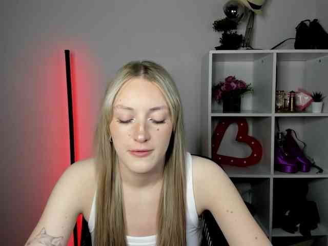 Model: EvelynBlond26