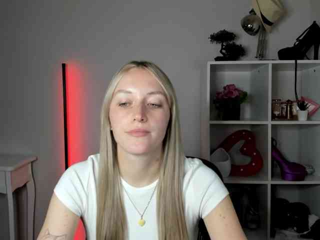 Model: EvelynBlond26