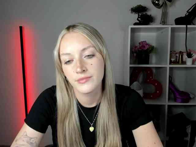 Model: EvelynBlond26