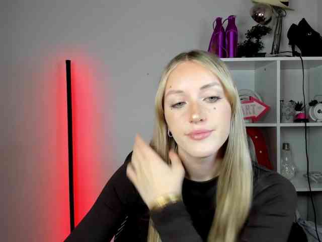 EvelynBlond26