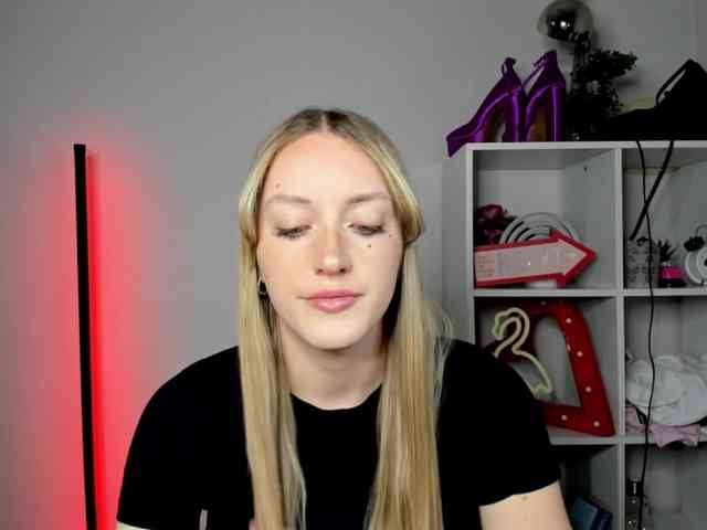 EvelynBlond26