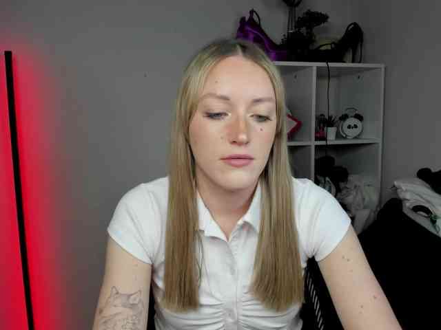 EvelynBlond26