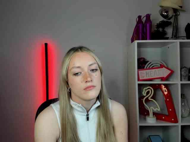 EvelynBlond26