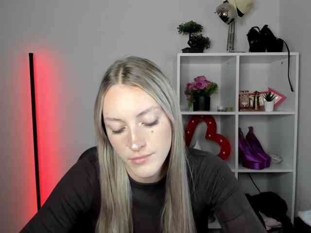 EvelynBlond26 webcam
