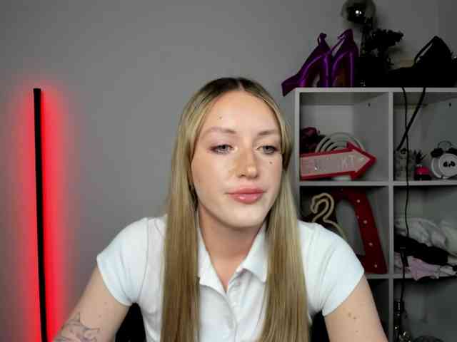 EvelynBlond26