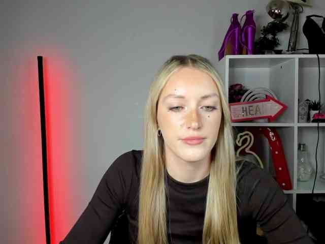 Model: EvelynBlond26