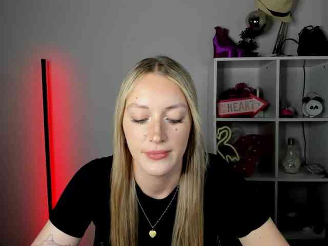 Model: EvelynBlond26