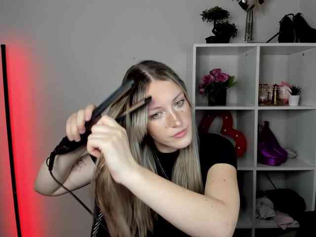 Model: EvelynBlond26