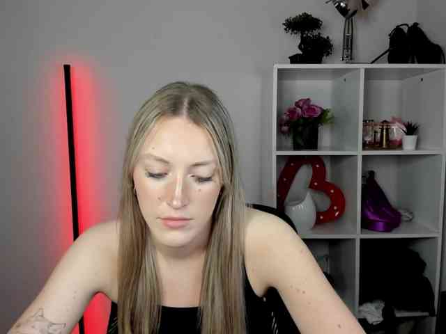 Model: EvelynBlond26