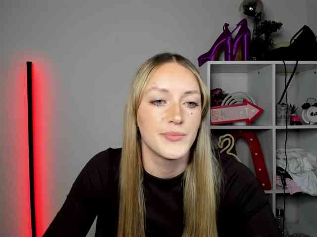 EvelynBlond26