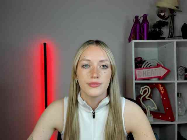 EvelynBlond26