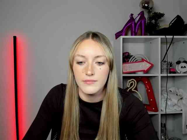 EvelynBlond26