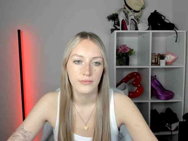 EvelynBlond26