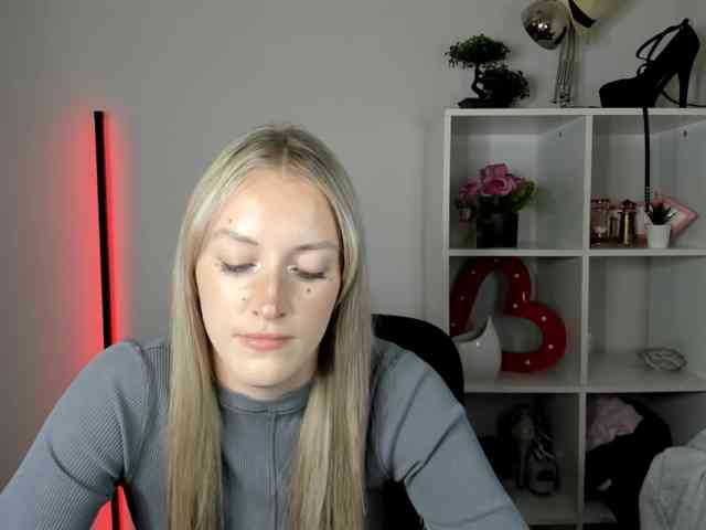 EvelynBlond26