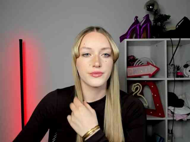 EvelynBlond26