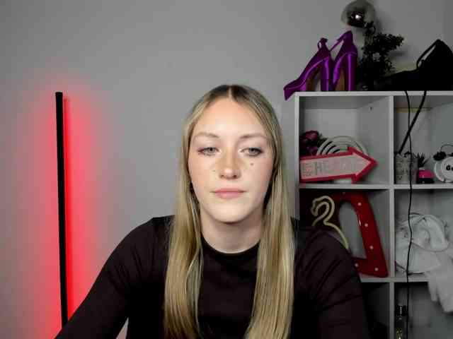 EvelynBlond26