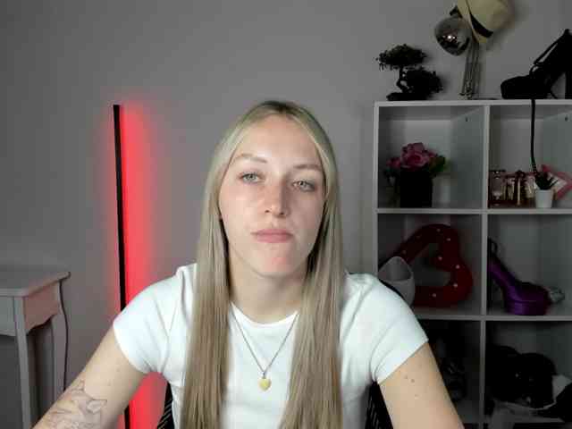 Model: EvelynBlond26
