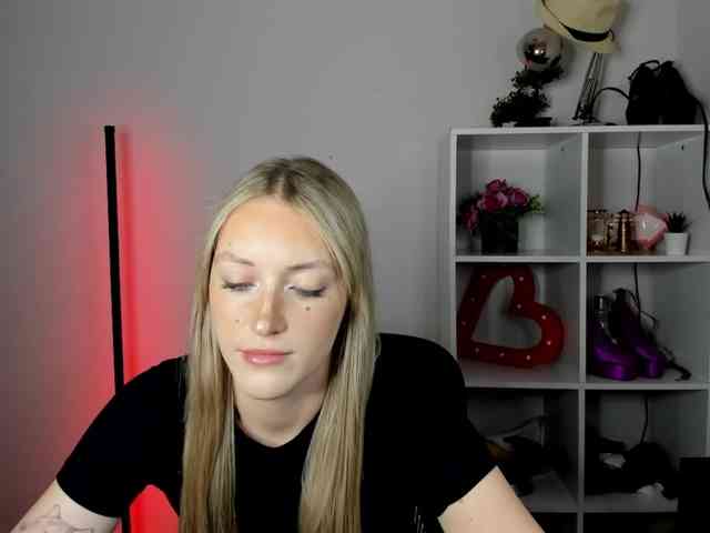 EvelynBlond26