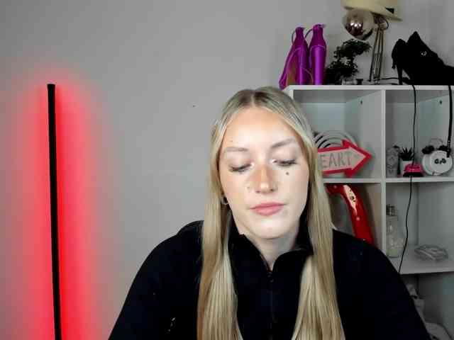 EvelynBlond26