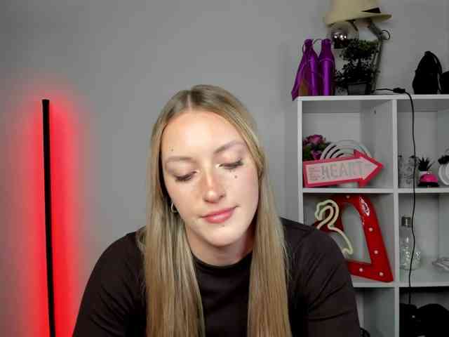 Model: EvelynBlond26
