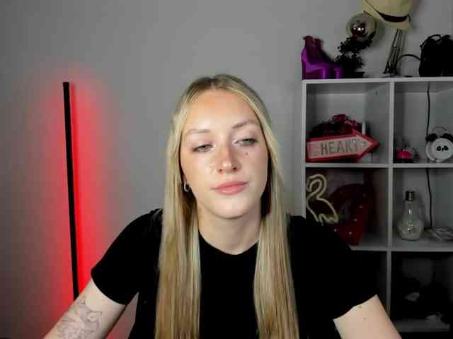Model: EvelynBlond26