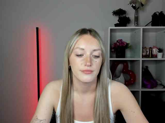 EvelynBlond26