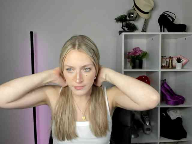 EvelynBlond26
