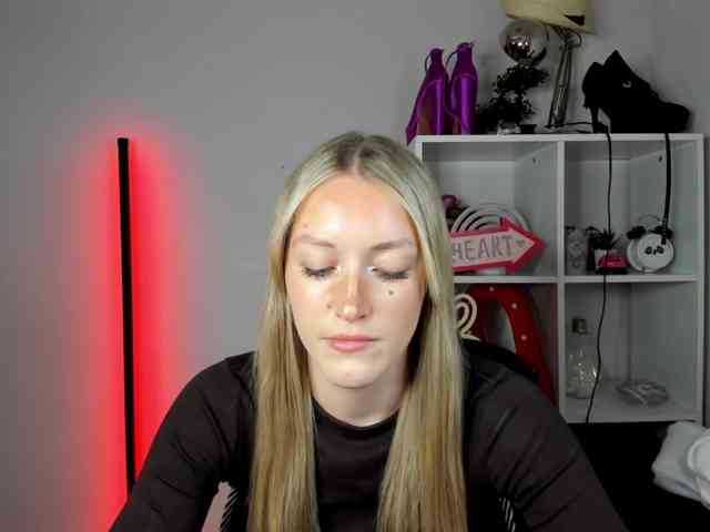 EvelynBlond26