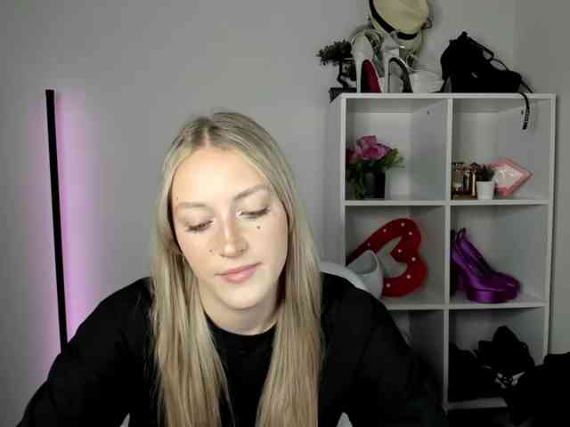 EvelynBlond26