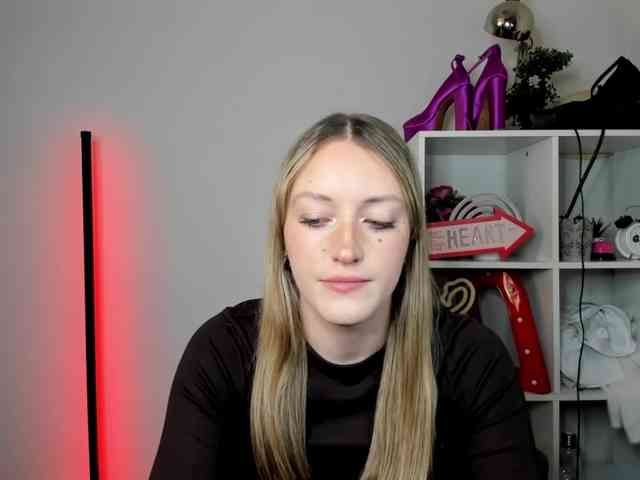 EvelynBlond26