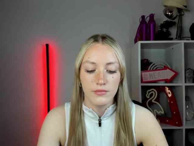 EvelynBlond26