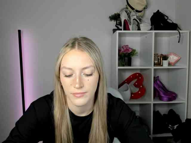 EvelynBlond26