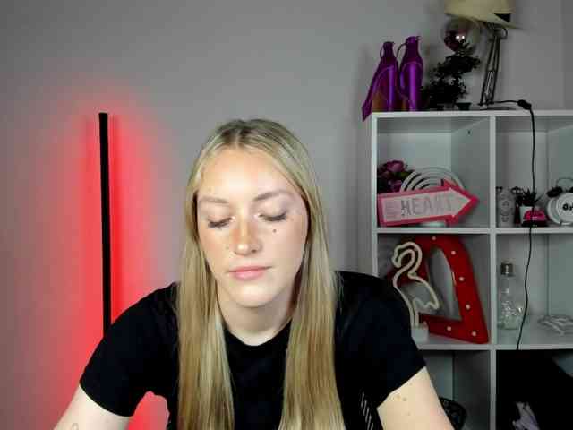 EvelynBlond26