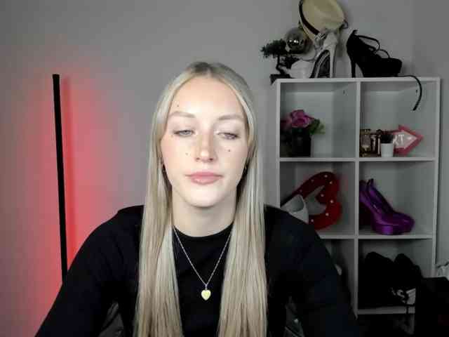 EvelynBlond26