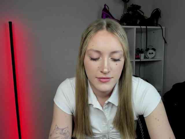 EvelynBlond26