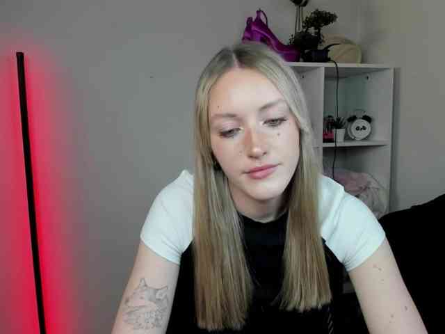 EvelynBlond26