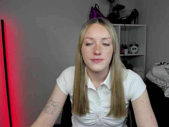 EvelynBlond26