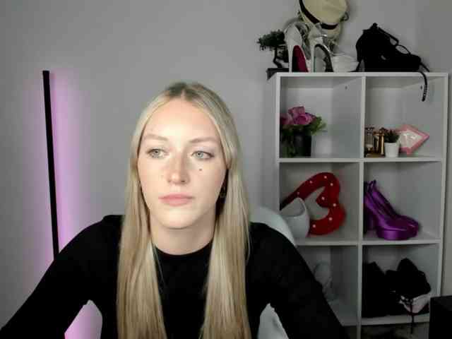 EvelynBlond26