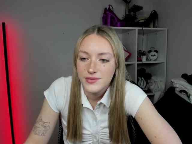 EvelynBlond26