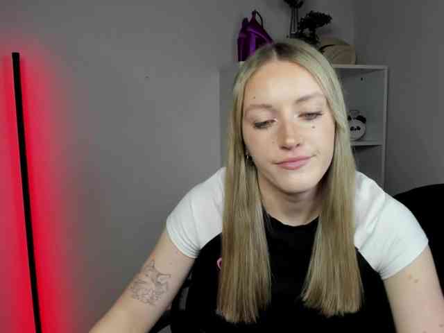 EvelynBlond26