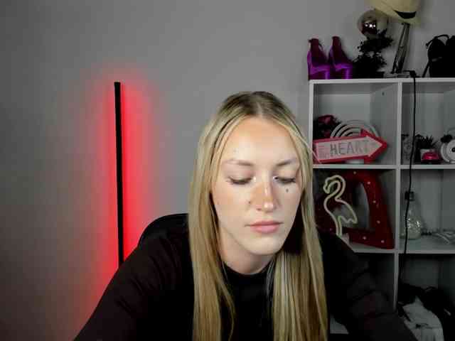 EvelynBlond26