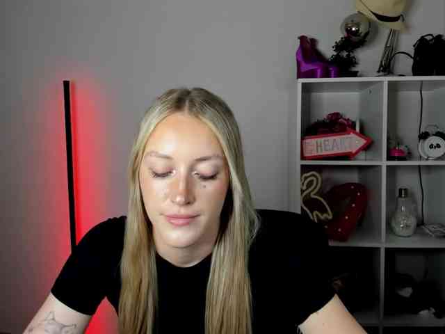 EvelynBlond26