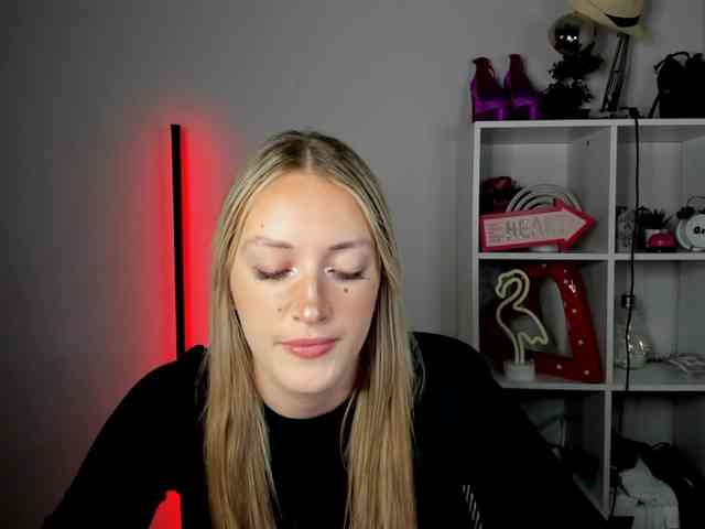 EvelynBlond26