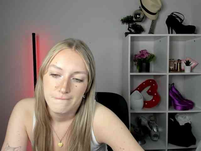 EvelynBlond26