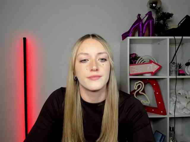 Model: EvelynBlond26